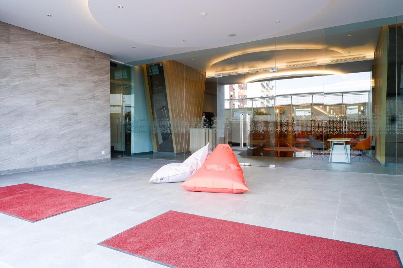 Harris Hotel And Conventions Kelapa Gading Jakarta Exterior photo