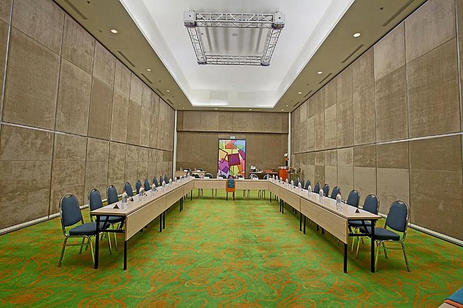 Harris Hotel And Conventions Kelapa Gading Jakarta Exterior photo