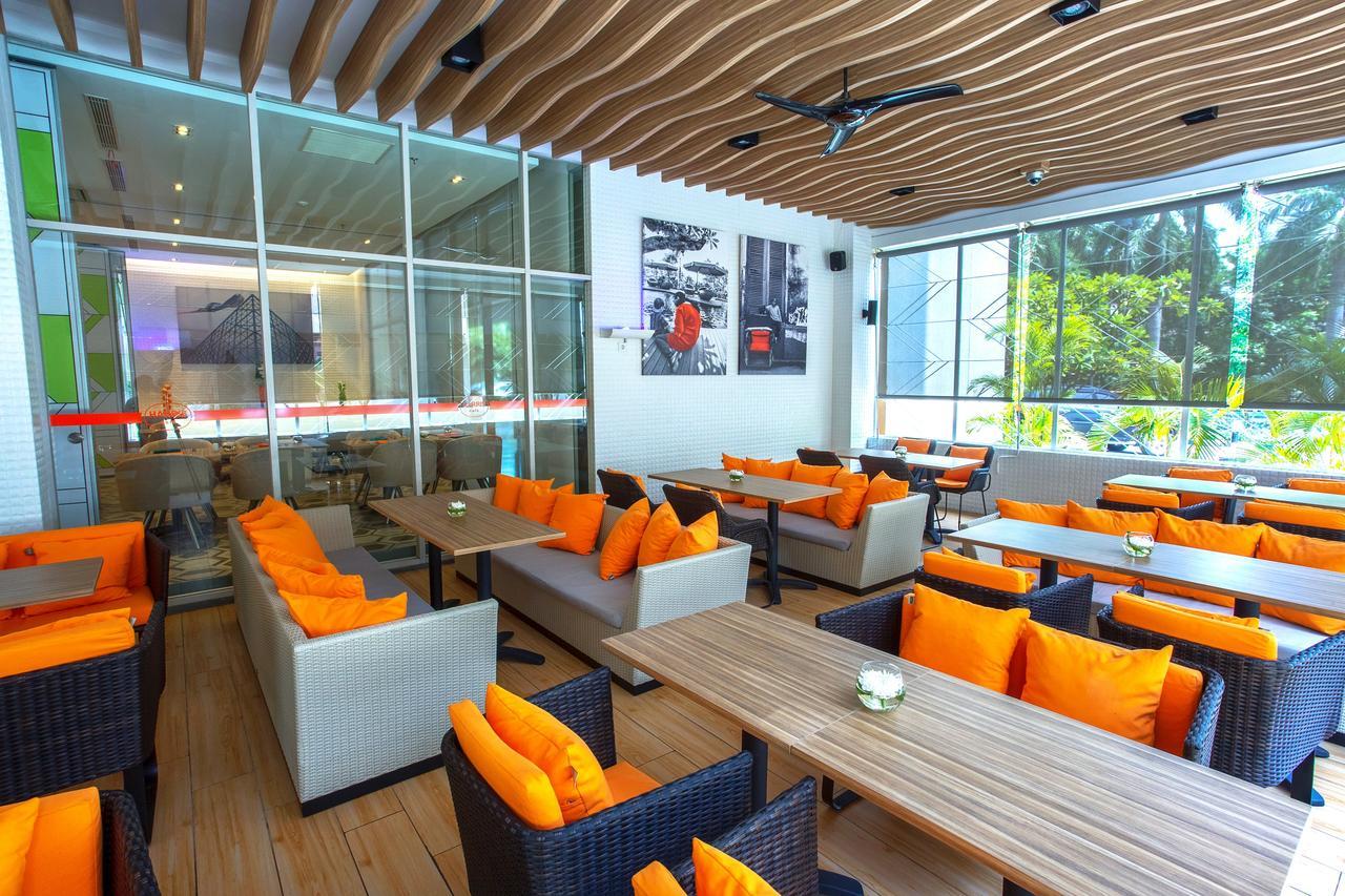 Harris Hotel And Conventions Kelapa Gading Jakarta Exterior photo