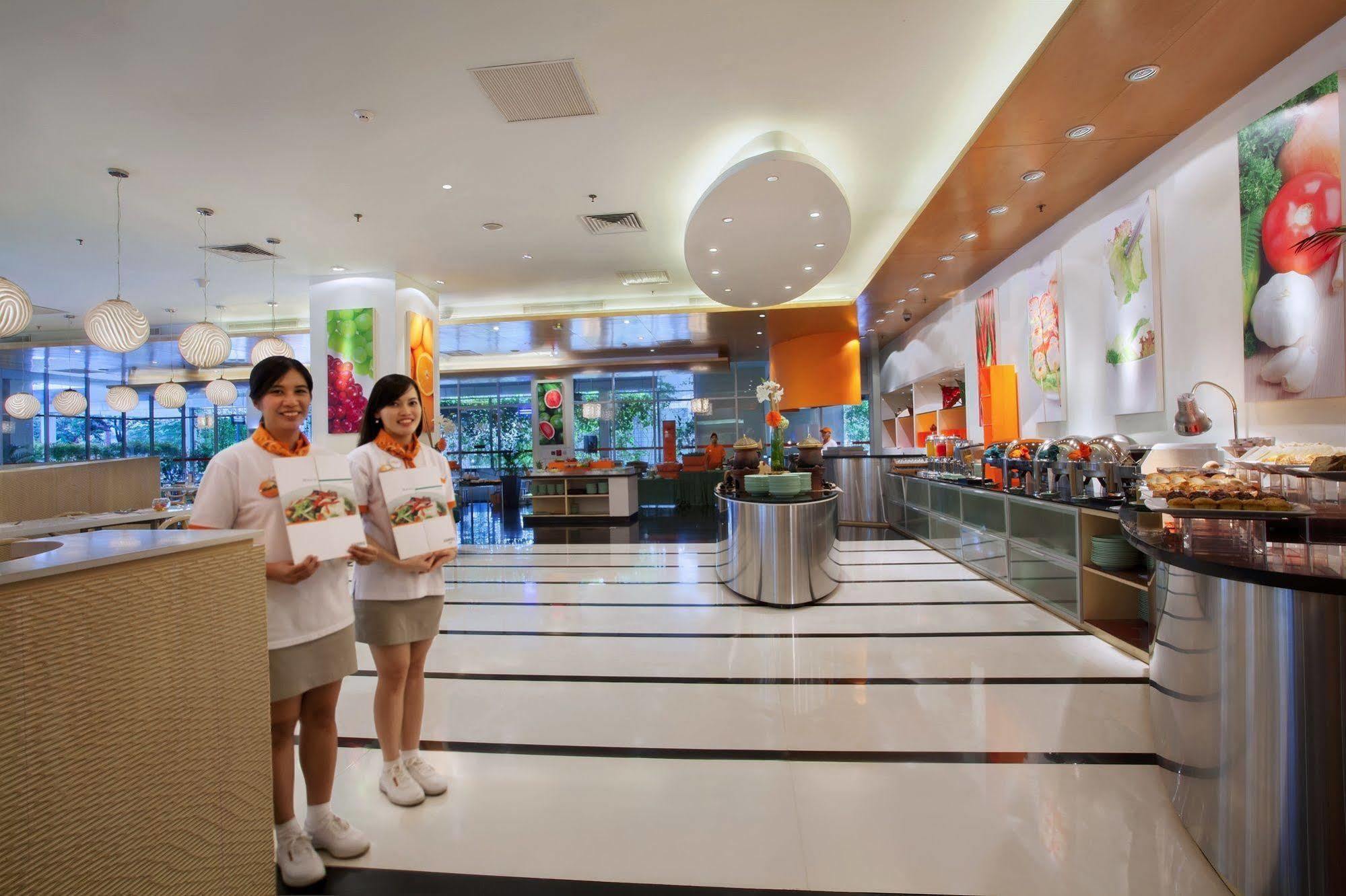 Harris Hotel And Conventions Kelapa Gading Jakarta Exterior photo